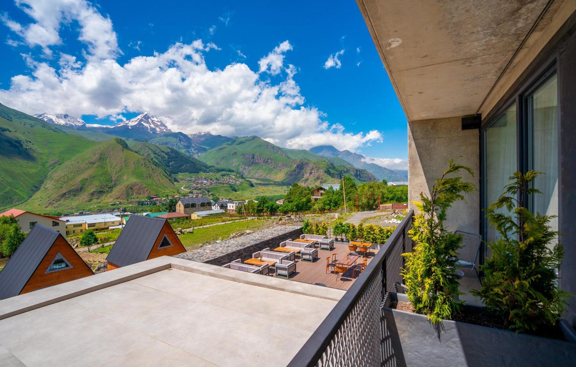 Step Inn - Kazbegi Exterior photo