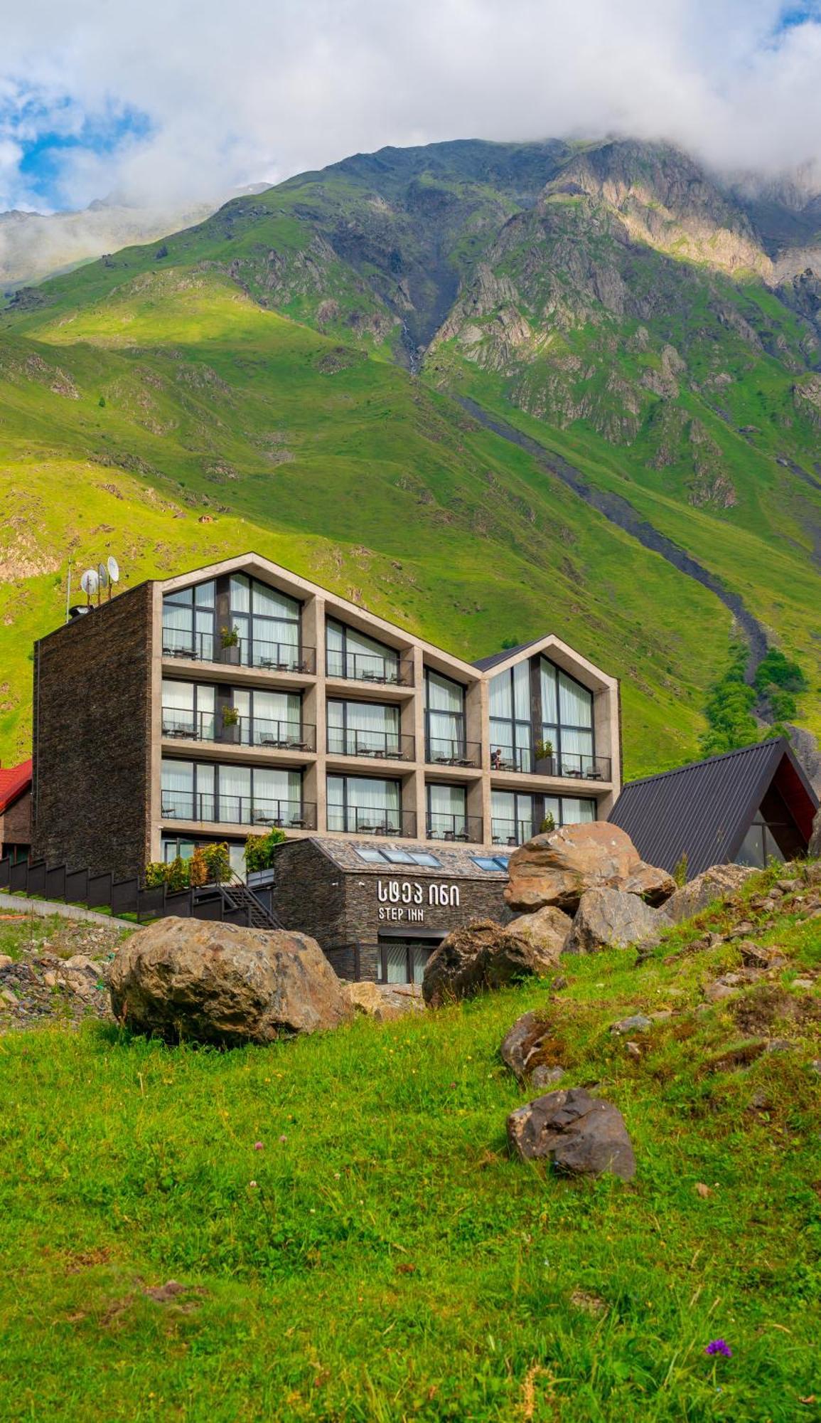 Step Inn - Kazbegi Exterior photo